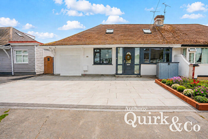 4 Bedroom Chalet For Sale In Meynell Avenue, Canvey Island, SS8