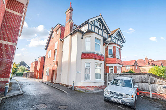 1 Bedroom Flat For Sale In Hill Lane, Shirley, Southampton, Hampshire, SO15