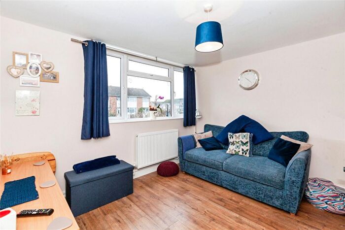 3 Bedroom End Of Terrace House For Sale In Sunderland Road, Maidenhead, Berkshire, SL6