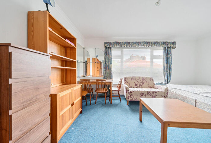 1 Bedroom Apartment For Sale In Elm Lane, Bristol, BS6