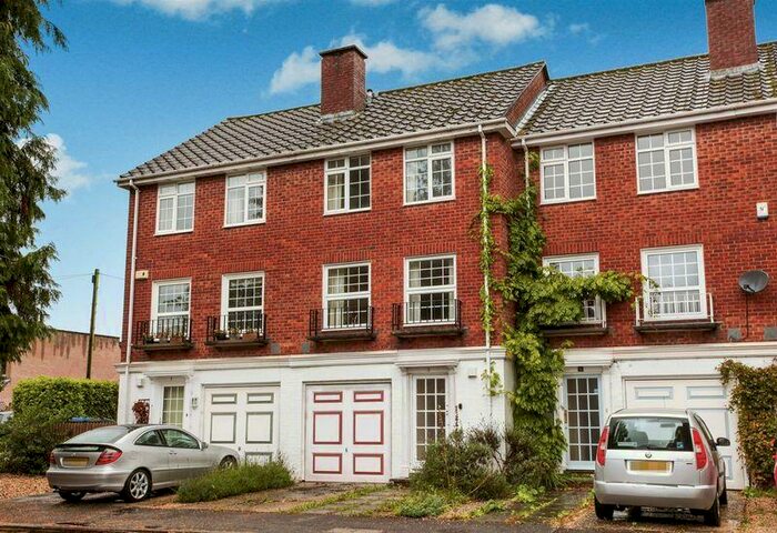 3 Bedroom Terraced House To Rent In Courtwood Close, Salisbury, SP1