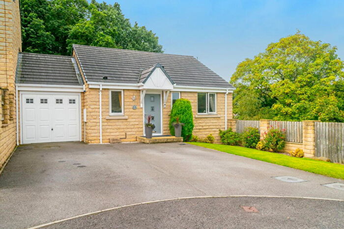 4 Bedroom Link Detached House For Sale In Blenheim Chase, Scissett, HD8