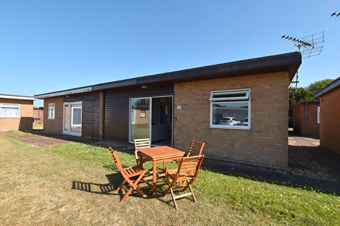 2 Bedroom Chalet For Sale In The Parade, Greatstone, TN28