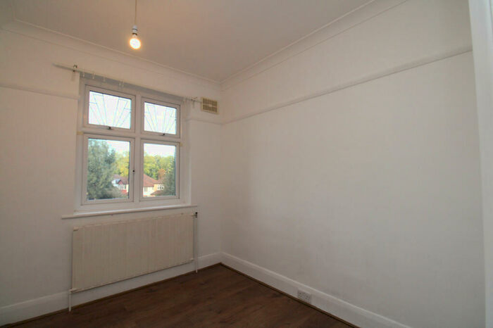 3 Bedroom Flat To Rent In South Eden Park Road, Beckenham, Kent, BR3