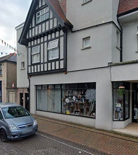 2 Bedroom Flat To Rent In Charles Street, Milford Haven, SA73