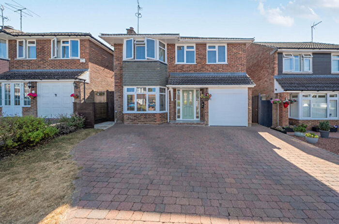 4 Bedroom Detached House For Sale In Grasmere Close, Dunstable, Bedfordshire, LU6