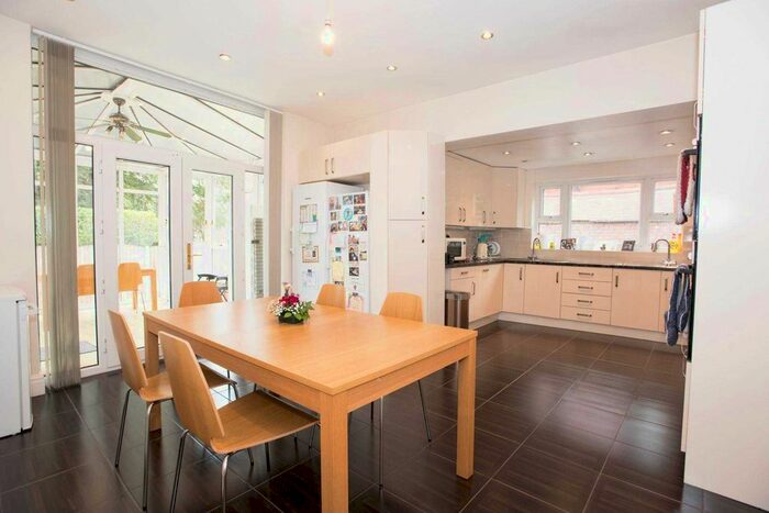 3 Bedroom Semi-Detached House To Rent In Arlington Avenue, Manchester, M25