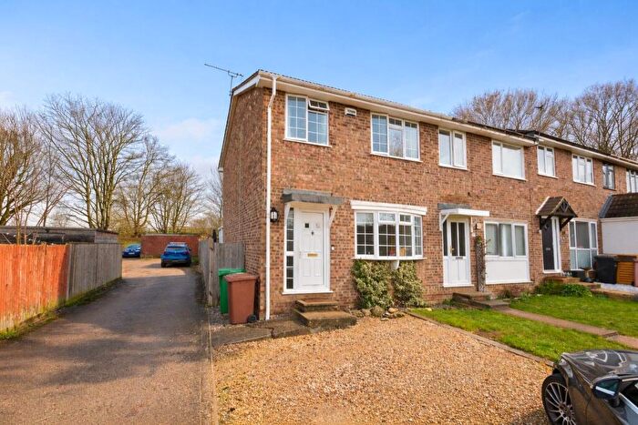 3 Bedroom End Of Terrace House For Sale In Cavalier Road, Thame, OX9