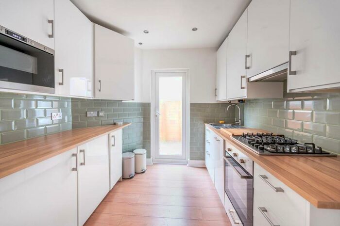 2 Bedroom Flat To Rent In Ambleside Road, Harlesden, London, NW10