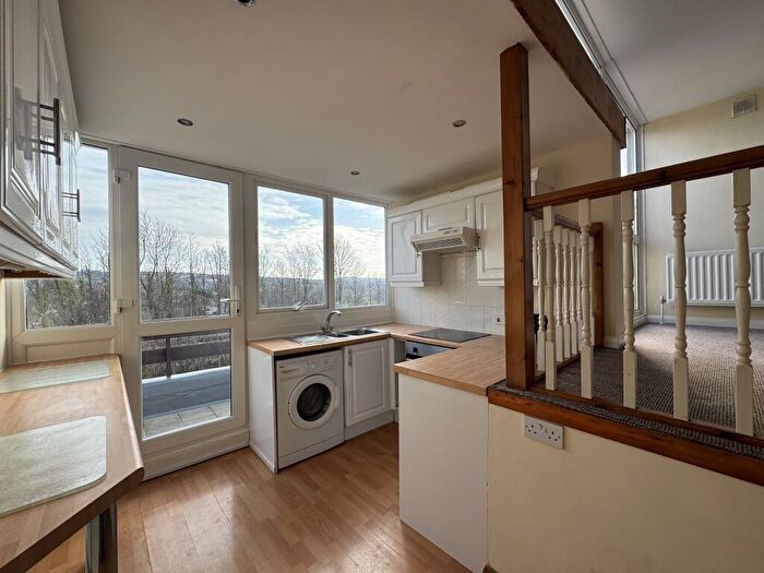 3 Bedroom Maisonette To Rent In Millers Road, BN1