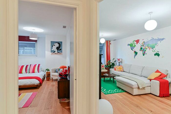 1 Bedroom Flat For Sale In Salamanca Place, Albert Embankment, London, SE1