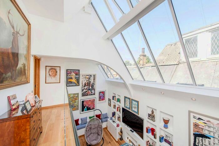 3 Bedroom Property To Rent In Gunter Grove, Chelsea, London, SW10