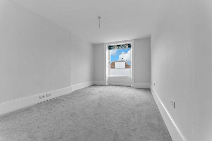 2 Bedroom Apartment To Rent In Bromsgrove, Faringdon, Oxfordshire, SN7