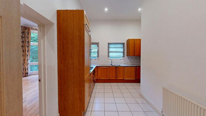 3 Bedroom Flat To Rent In Fitzjohns Avenue, London, NW3