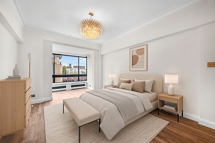 4 Bedroom Flat To Rent In - Porchester Gate, Bayswater Road, W2