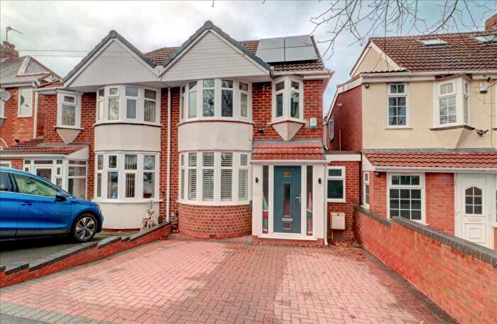 4 Bedroom Semi Detached House For Sale In Elmay Road, Sheldon, B26
