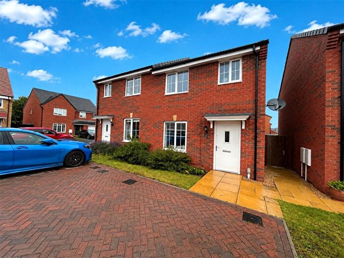 3 Bedroom Semi-Detached House For Sale In Spa Chase, Bourne, Lincolnshire, PE10