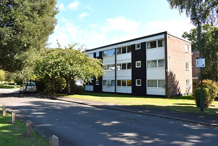 2 Bedroom Flat To Rent In High Point, Weybridge, KT13
