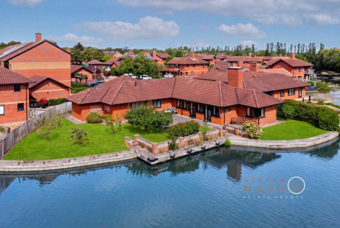 4 Bedroom Bungalow For Sale In Skeats Wharf, Pennyland, MK15