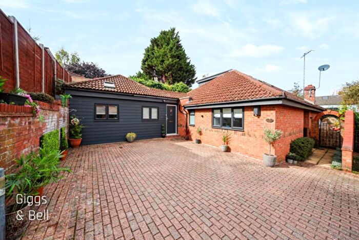 4 Bedroom Detached Bungalow For Sale In Belford Alton Retreat, Alton Road, Luton, Bedfordshire, LU1