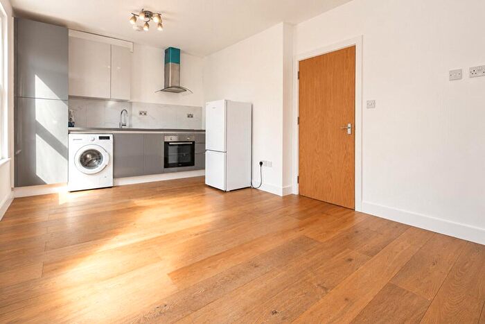 2 Bedroom Apartment To Rent In Station Road, London, SE25