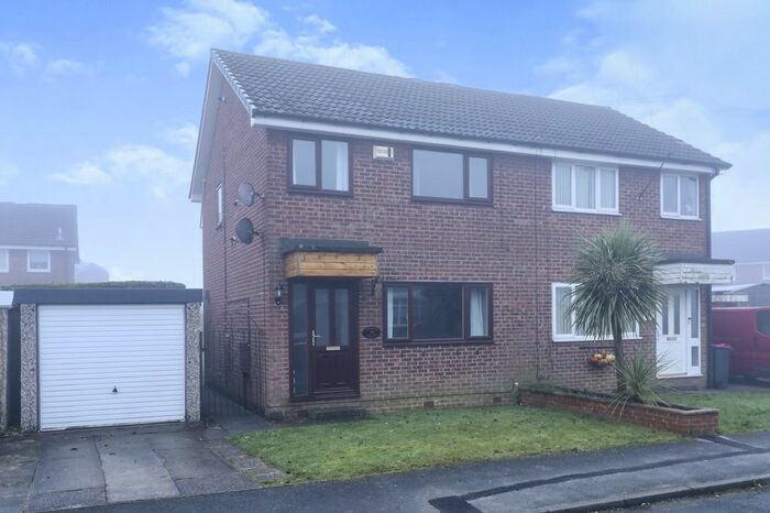 3 Bedroom Semi-Detached House To Rent In Hawkshead Crescent, North Anston, Sheffield, South Yorkshire, S25