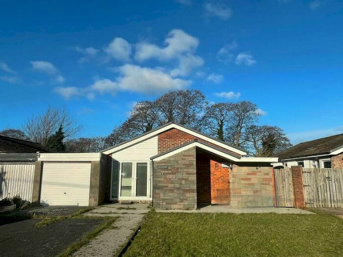 3 Bedroom Detached Bungalow For Sale In Glan Morfa, Ferryside, SA17