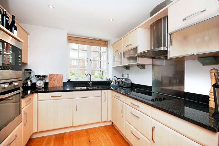 4 Bedroom Flat To Rent In Arcadian Place, Southfields, London, SW18