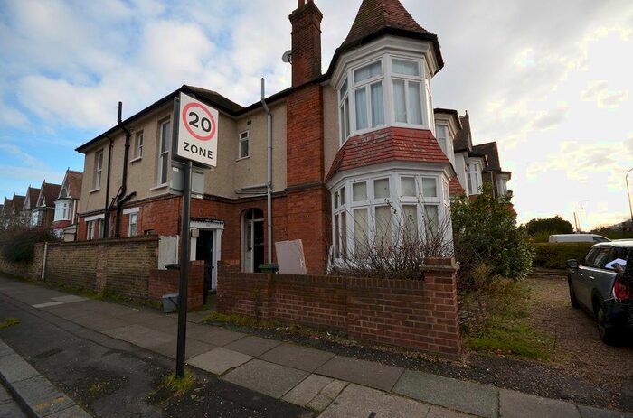 1 Bedroom Flat To Rent In Bromley Road, London, SE6