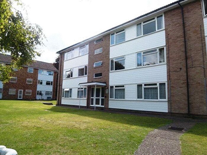 2 Bedroom Flat To Rent In Caterham, CR3
