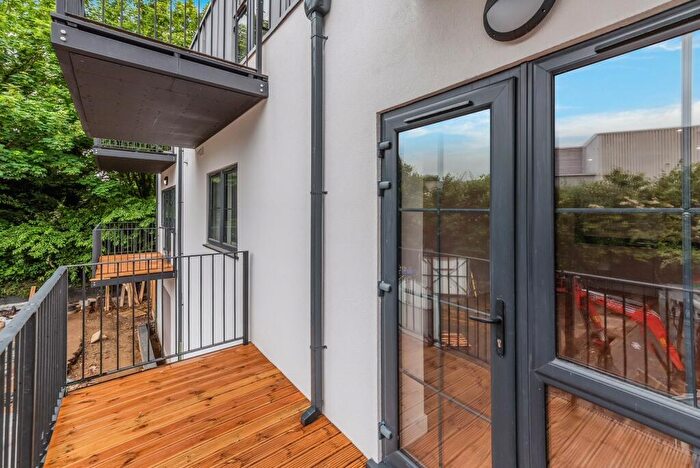 2 Bedroom Flat To Rent In Courtyard Apartments, Stafford Road, CR0