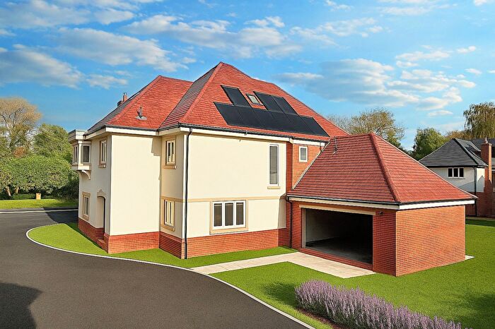 6 Bedroom Detached House For Sale In Lavender Gardens, Worsley, M28