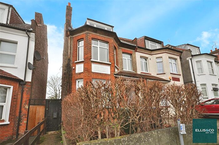 3 Bedroom Flat For Sale In Dollis Park, Finchley, London, N3
