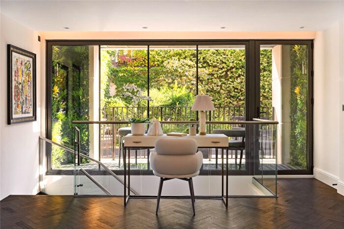 1 Bedroom Flat For Sale In Three Kings, Mayfair, London, London, W1K