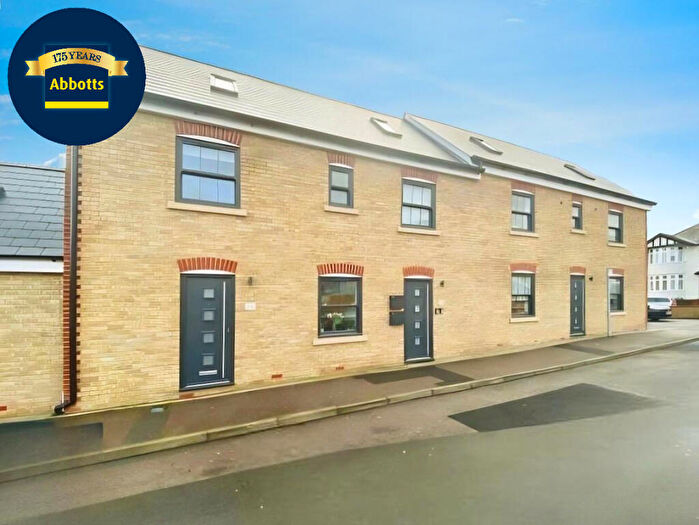 2 Bedroom Apartment To Rent In Lynmouth Avenue, Moulsham -, CM2