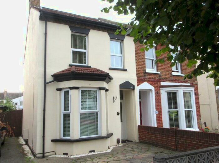 3 Bedroom Semi-Detached House To Rent In Princes Street, Southend-On-Sea, SS1
