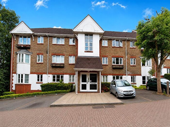 2 Bedroom Flat To Rent In Autumn Drive, Sutton, SM2