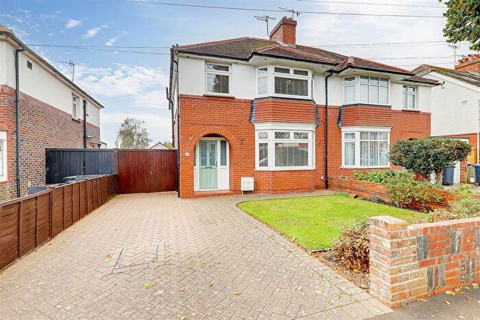 3 Bedroom Semi-detached House For Sale In Broomfield Avenue, Worthing, BN14