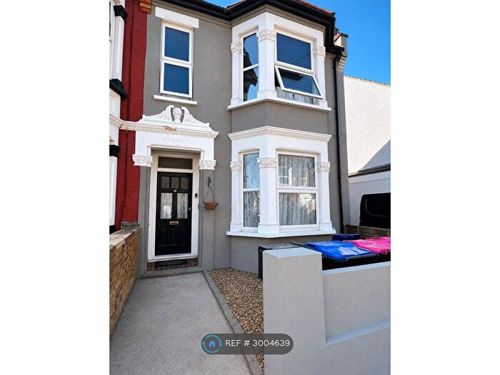 1 Bedroom Flat To Rent In South Avenue, Southend-On-Sea, SS2