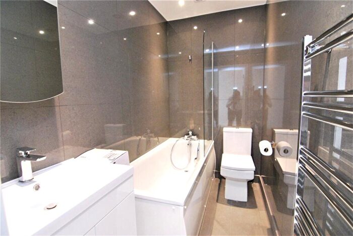 1 Bedroom Flat To Rent In Green Lanes, Harringay, London, N8