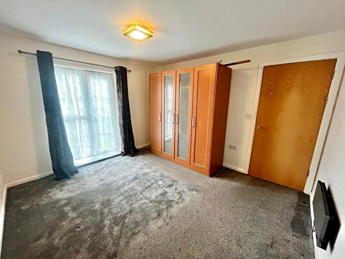 2 Bedroom Flat To Rent In Dock Mill, Dock Lane, Shipley, West Yorkshire, BD17