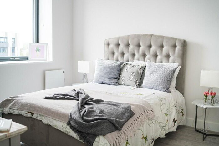 3 Bedroom Apartment To Rent In Cotton Field Wharf, New Union Street, Manchester, M4