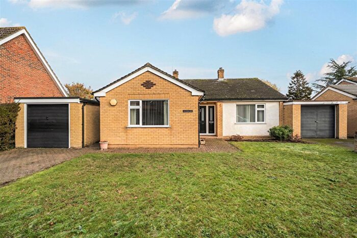 3 Bedroom Bungalow For Sale In Bush Lane, Send, GU23