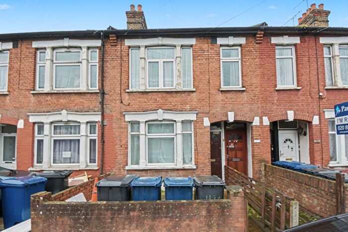 2 Bedroom Flat For Sale In Western Road, Southall, UB2