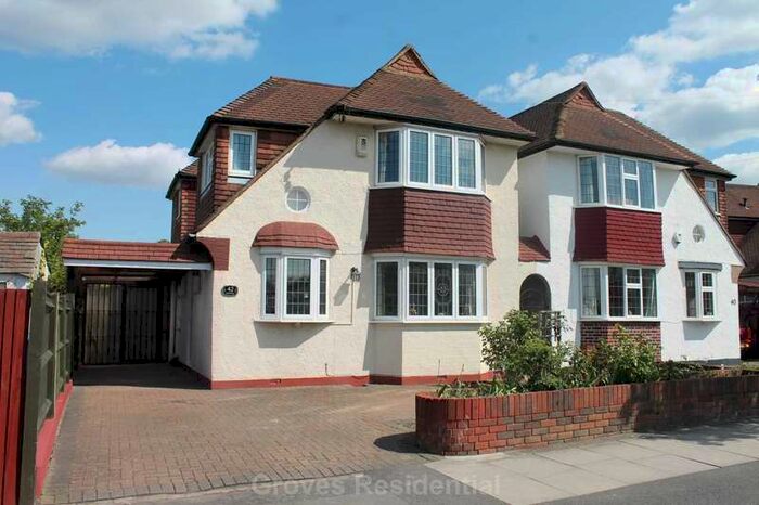 4 Bedroom Link Detached House To Rent In Chilmark Gardens, New Malden, KT3