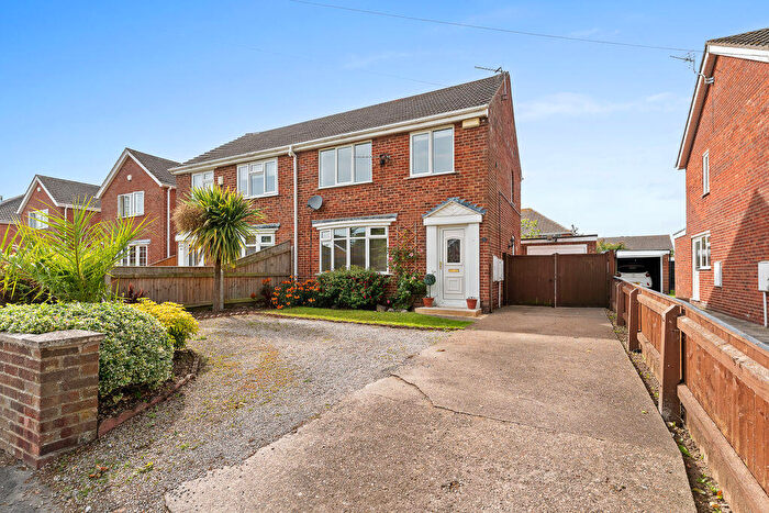 3 Bedroom Semi-Detached House For Sale In Sunningdale, Waltham, DN37