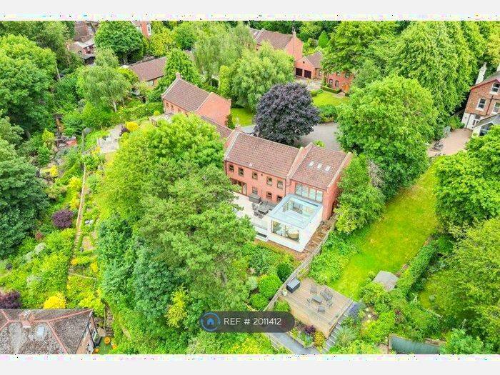 3 Bedroom Detached House To Rent In Fairlawn Place, Nottingham, NG5