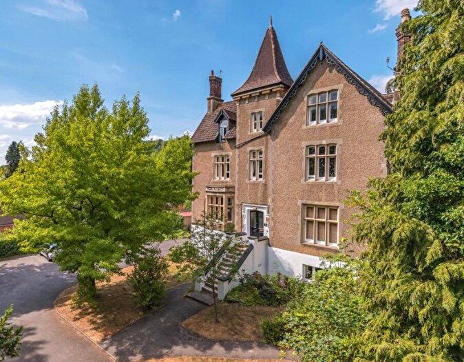 2 Bedroom Apartment To Rent In Raglan Road, Reigate, Surrey, RH2