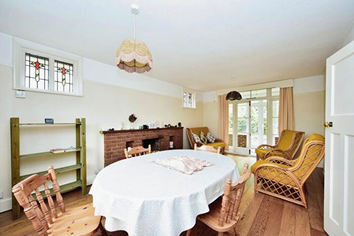 4 Bedroom Detached House For Sale In Buckland Road, Maidstone, Kent, ME16
