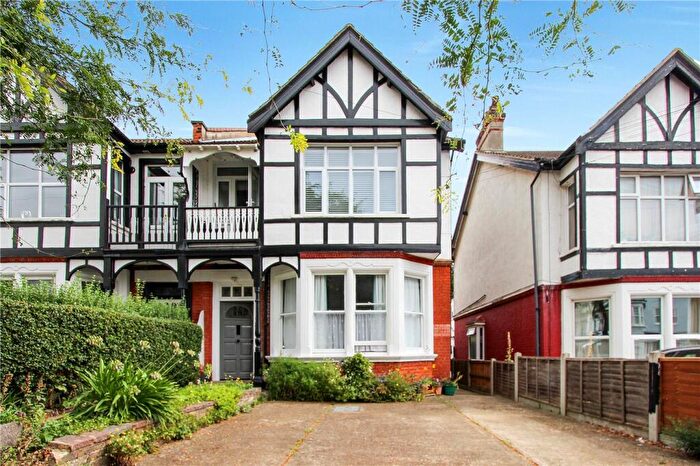 1 Bedroom Apartment For Sale In Palmerston Road, Westcliff-on-Sea, Essex, SS0